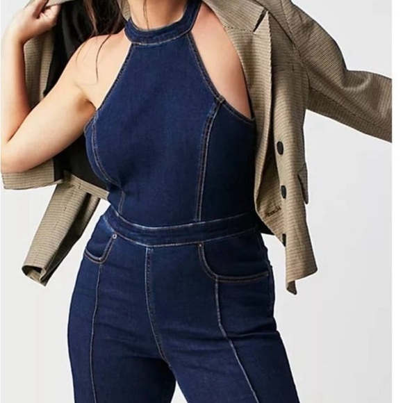 Free People We The Free Sydney CRVY Light Wash Flare Denim Jumpsuit size 12 - Picture 2 of 12